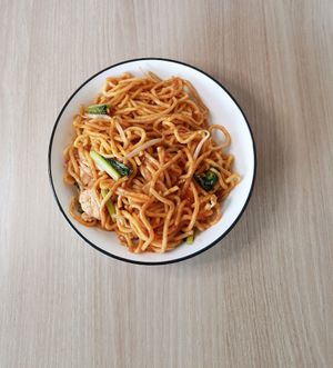 今天买了它们的马來炒面 #Veganuary at Su Shi Jia Xiang Wei 素食家乡味 in Central Singapore