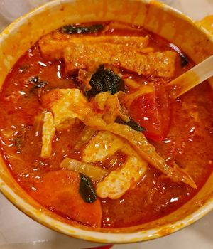 Spicy Tom Yum Soup ~ 12/7/22 at Su Shi Jia Xiang Wei 素食家乡味 in Central Singapore