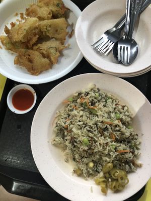 veggie pancake $1 & olive fried rice $4.50 (request no egg) 👍🏻 at Su Shi Jia Xiang Wei 素食家乡味 in Central Singapore