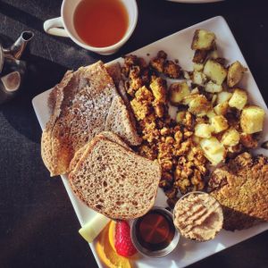 Le Brunch Vegan at Touski in Montreal