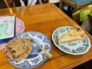 He-man cookie (oatmeal hazelnut raisin?) and apfelkuchen  at Nasch in Hamburg