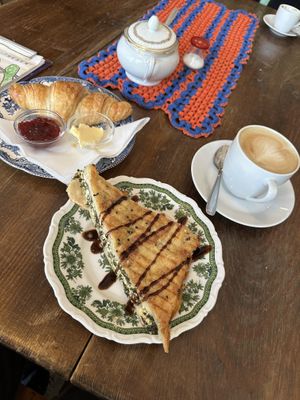 Croissant und Vörek  at Nasch in Hamburg