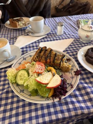 Quiche with side salad   at Nasch in Hamburg