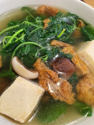 Spinach soup with fish toufu ~ 7/3/21 at Xuan Miao Veggie Food 炫妙 - PLQ Mall in Central Singapore
