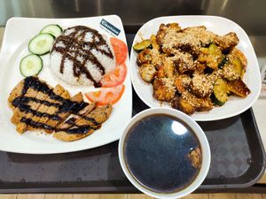 Chicken rice, rojak and herbal soup at Xuan Miao Veggie Food 炫妙 - PLQ Mall in Central Singapore