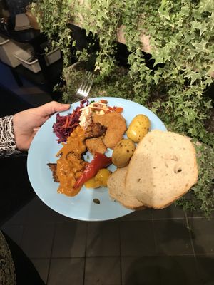 Chickpea curry with homemade bread at The Green Room in Gothenburg