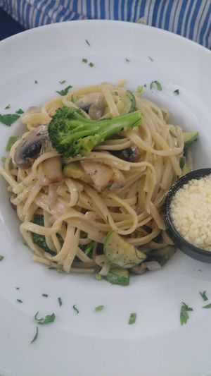 linguine a la creme at Mama Tierra in Athens