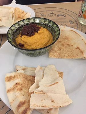 caramelised onion and sweet potato hummus at Mama Tierra in Athens