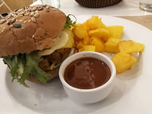 01-06-2018 burger, fries and bbq sauce at Mama Tierra in Athens