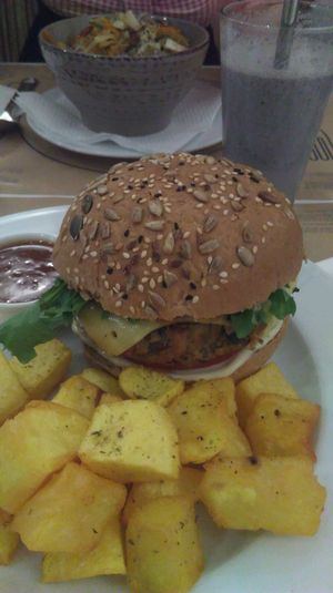 Burger  at Mama Tierra in Athens