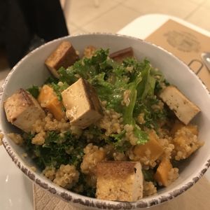 The macrobiotic salad to die for at Mama Tierra in Athens