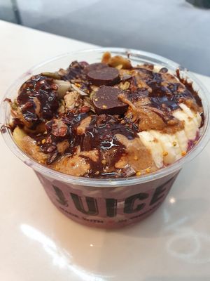 Harlequin monkey at JuiceRx - Streeterville in Chicago