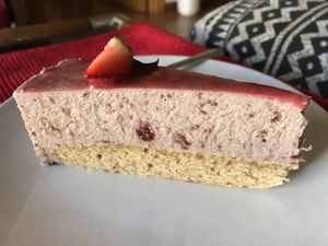 Strawberry cake at Teresa Carles Cocina Vegetariana in Barcelona