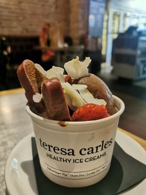 Helado con pink lady at Teresa Carles Cocina Vegetariana in Barcelona