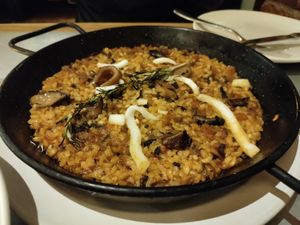 Dinner paella at Teresa Carles Cocina Vegetariana in Barcelona