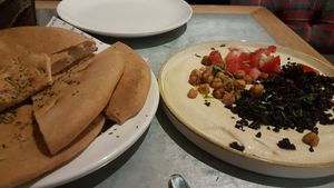 Hummus and GF pitas at Teresa Carles Cocina Vegetariana in Barcelona