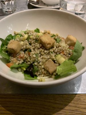 Tofu salad at Teresa Carles Cocina Vegetariana in Barcelona