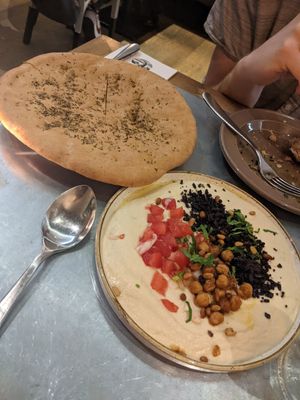 Hummus at Teresa Carles Cocina Vegetariana in Barcelona