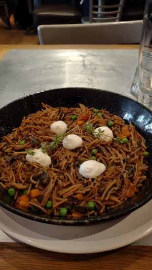 Vegan fideuá at Teresa Carles Cocina Vegetariana in Barcelona