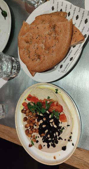 Hummus de jerusalem at Teresa Carles Cocina Vegetariana in Barcelona