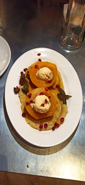 Pijama con crema catalana at Teresa Carles Cocina Vegetariana in Barcelona