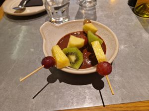 Sopa de xocolata amb broquetes de fruita at Teresa Carles Cocina Vegetariana in Barcelona