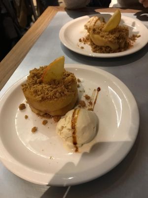 *amazing* apple crumble with homemade ice-cream at Teresa Carles Cocina Vegetariana in Barcelona