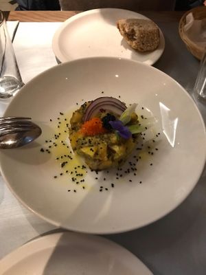Avocado and mango tartare with alga caviar at Teresa Carles Cocina Vegetariana in Barcelona
