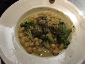 Chickpeas with broccoli and artichoke at Teresa Carles Cocina Vegetariana in Barcelona
