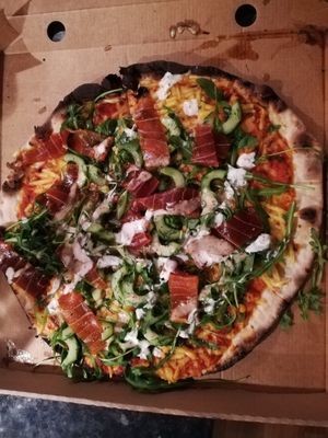 Salmon Hayek - Vegane LachsPizza at Pizza Bande in Hamburg