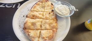 pizza bread (🍕+🍞) with truffel dip at Pizza Bande in Hamburg