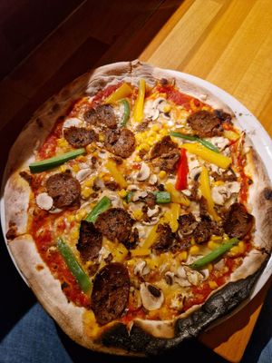 Pizza mit Paprika, Champignons, Mais & Saitangyros at Pizza Bande in Hamburg