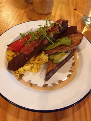 Cali breakfast SO GOOD at Anna Loka in Cardiff