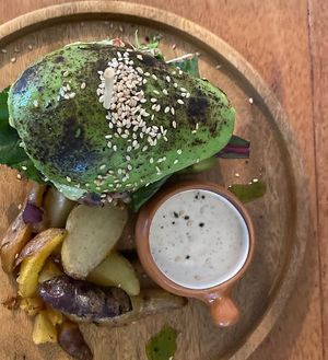 Palta burguer 😍 at El Jardín de Jazmín in Lima
