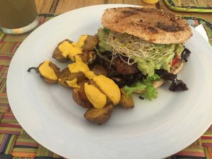 Artesenal burger at El Jardín de Jazmín in Lima