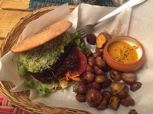 Artesenal burger at El Jardín de Jazmín in Lima