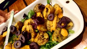 Papas at El Jardín de Jazmín in Lima