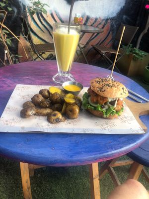Cauliflower burger and passion fruit milkshake❤️ at El Jardín de Jazmín in Lima