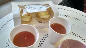 Marzipan cupcakes and punch at NomNom Vegan Bakery in Vienna