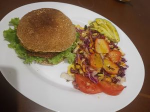 Burger avec ananas at Mishqui Quinde Sweet Hummingbird in Mindo