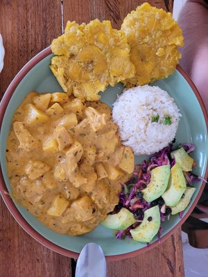 Vegan guatita at Mishqui Quinde Sweet Hummingbird in Mindo