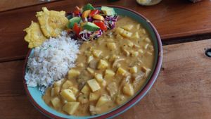 Guatita at Mishqui Quinde Sweet Hummingbird in Mindo