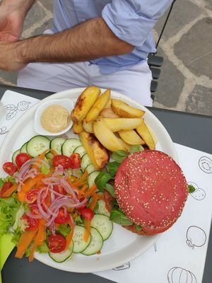 Burger at Universo Vegano in Florence