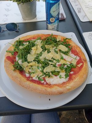 Pizza Rucola at Universo Vegano in Florence