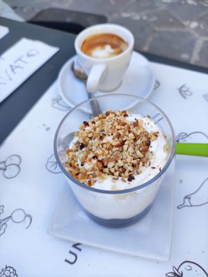 Dessert panna e cioccolato at Universo Vegano in Florence