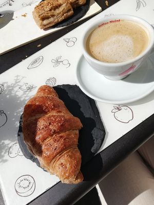 Croissant mit Zitronenfüllung at Universo Vegano in Florence