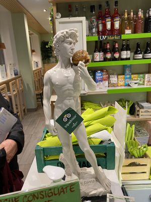 Aperol und andere Sachen kann man hier auch gut trinken.  at Universo Vegano in Florence