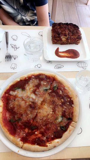 Margherita pizza & Lasagna at Universo Vegano in Florence