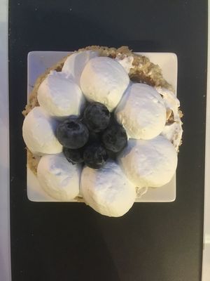 vegan cake at Universo Vegano in Florence