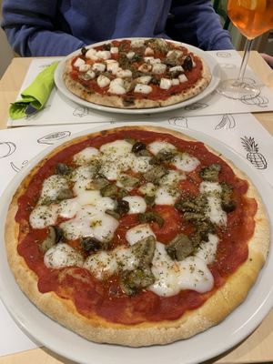 Mushroom pizzas at Universo Vegano in Florence